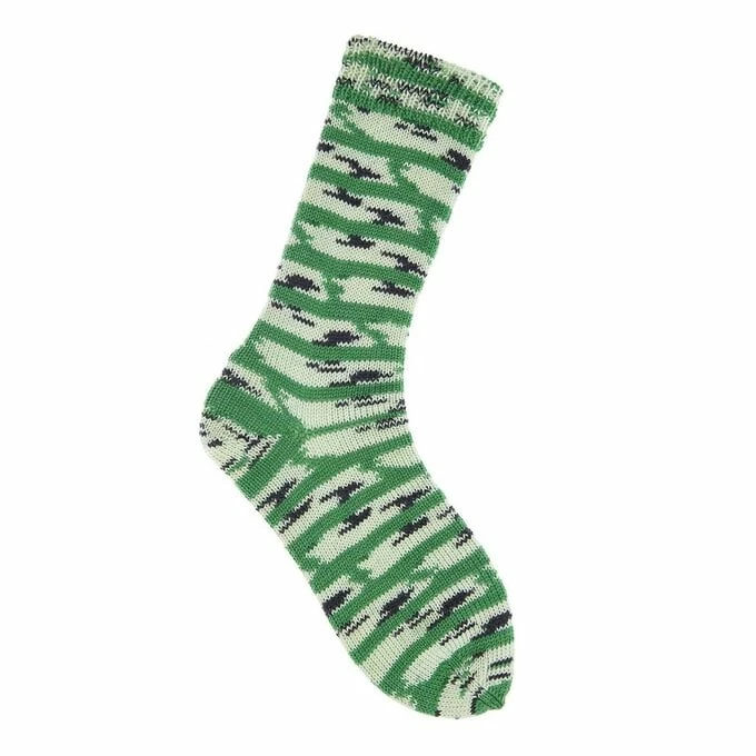 Budget ⭐ Rico Design Rico Green-Black Superba Footballs 4 Ply Yarn 100g ???? - Image 2